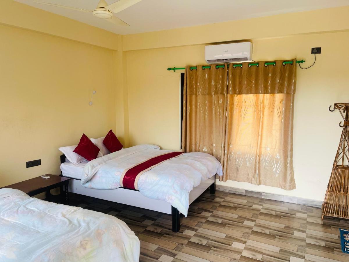 Hotel Happy Land Chitwan Exterior photo