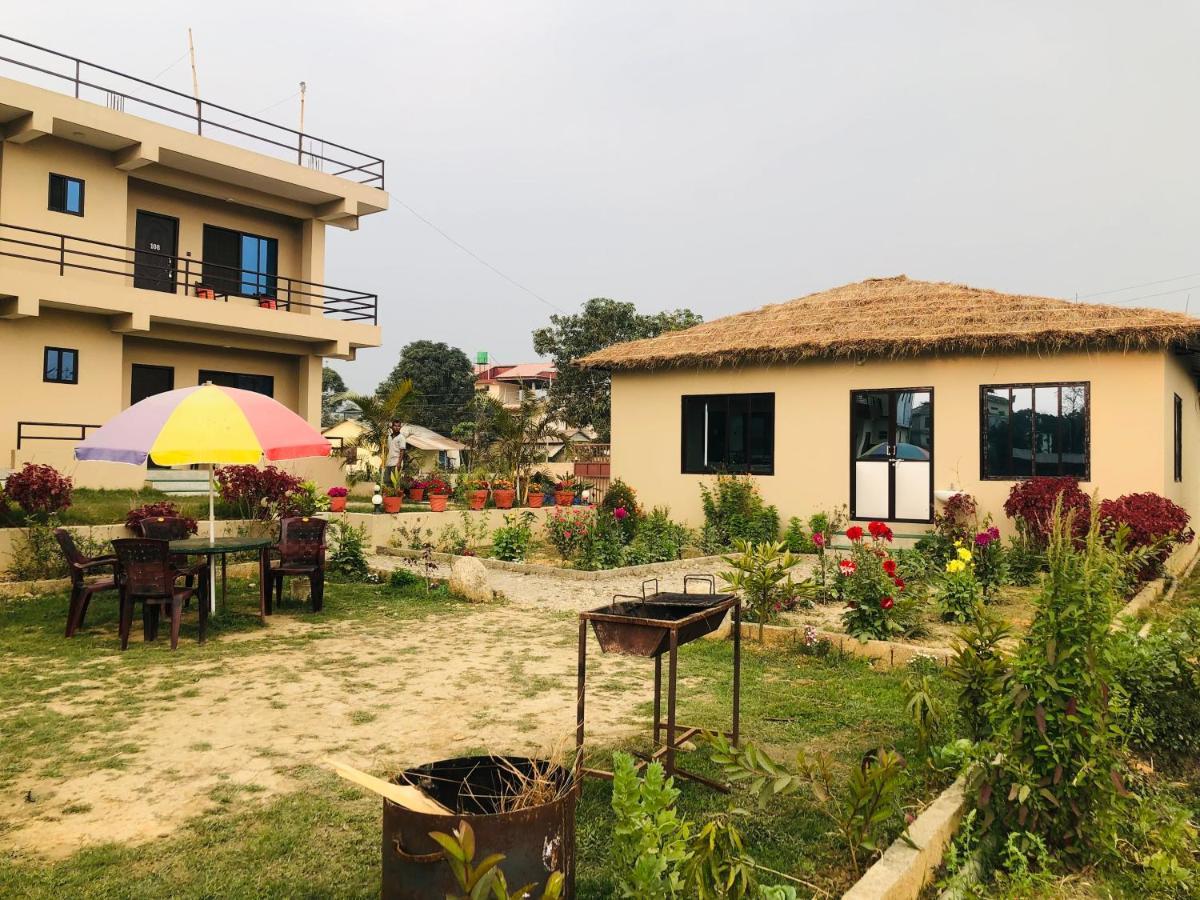 Hotel Happy Land Chitwan Exterior photo